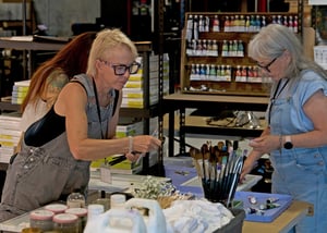 5 Bloom Boldly art table